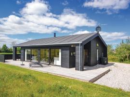 Three-Bedroom Holiday Home In Grenaa，位于格雷诺的酒店