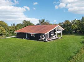 Three-Bedroom Holiday Home In Askeby，位于Askeby的豪华型酒店