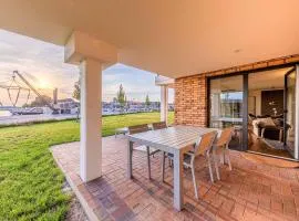 Am Lütten Meer - Apartment in der Hafenresidenz mit Terrasse & Müritzblick