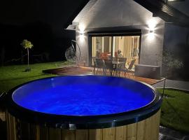 PODMIEJSKI ZAKĄTEK przy Targach Kielce, gorąca balia z jaccuzi, Centrum Kielc 8km, Faktury VAT，位于Kostomłoty Pierwsze的酒店
