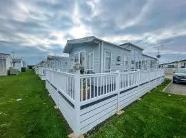 Luxury Caravan At Seaview Holiday Park In Kent Ref 47034Pb