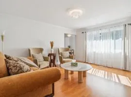 Spacious Mountain View Duplex in Prime Location Duplex