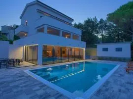 Elegant Villa Chiara with pool
