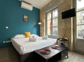 Superb flat with air conditioning and beautiful Bordeaux stone for 2p