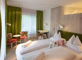 Familienhotel Felsenhof，位于弗拉绍的酒店