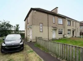 2-Bed Flat Wishaw Free Parking Family-Friendly