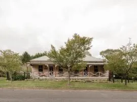 Larsens Cottage 2 - Historic 1880 Home