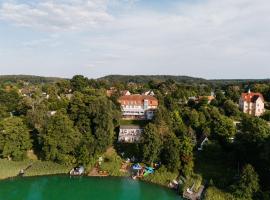 Strandhotel Vier Jahreszeiten Buckow，位于布科的酒店