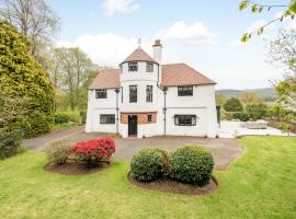 Unique Arts & Crafts Home in Auchterarder，位于奥赫特拉德的酒店