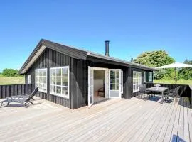 Three-Bedroom Holiday Home In Grenaa