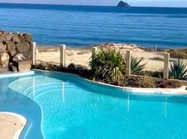 Sol & Morna Vue sur mer imprenable!，位于Lazareto的酒店