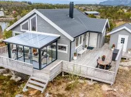 Awesome Home In Tustna With Wifi