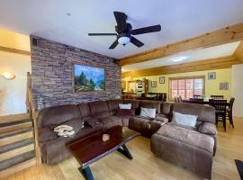 Cabin 7 sleeps 8 BEAUTIFUL BOULDER BAY, BIG BEAR，位于大熊湖的酒店