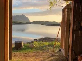 Flott hytte og naust med beliggenhet ved vannet!