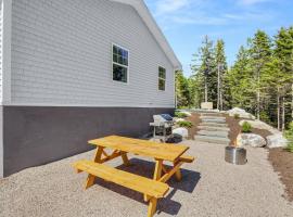 Huckleberry Hollow - Private Retreat，位于Bernard的酒店