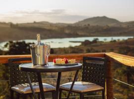 Entre Serras & &Aacute;guas，位于卡皮托利乌的带停车场的酒店