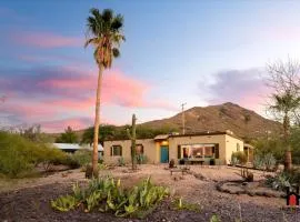Sonoran Desert Getaway with Cowboy Tub