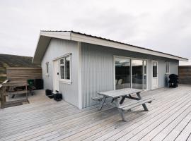 Stylish cottage with hot tub，位于Stóri-Ás的酒店
