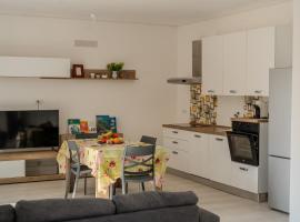 Chalet dimora tra gli ulivi，位于奥斯图尼的木屋