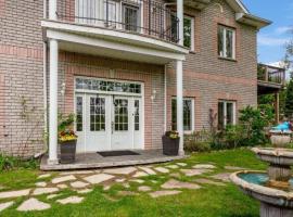 Summer Getaway with Pool and Nearby Attractions，位于科堡的酒店