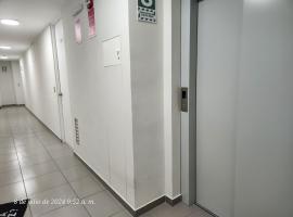 HABITACIÓN AMOBLADA EN DEPARTAMENTO MODERNO CERCA a AEROPUERTO AREQUIPA，位于阿雷基帕的酒店