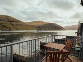 Charming Boathouse with Panoramic Fjord Views