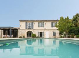 **Charmant Mas Rénové avec Piscine et Jardin au Cœur de la Provence!** - FR-1-599-17，位于Saint-Étienne-du-Grès的酒店