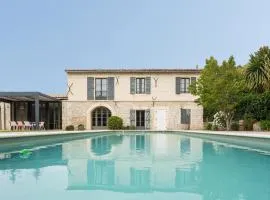 **Charmant Mas Rénové avec Piscine et Jardin au Cœur de la Provence!** - FR-1-599-17