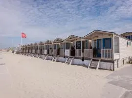 Holiday home with direct sea view, on the North Sea beach of Wijk aan Zee