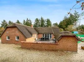 14 Person Nice Pool House - 2001