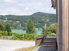 lakeside chalet in holiday park，位于滨湖席弗灵的酒店