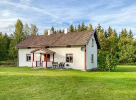 Nice Home In Boxholm With Kitchen，位于Boxholm的酒店