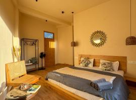 Grham Hostel & Cafe Kasol, Katagla，位于卡索尔的酒店