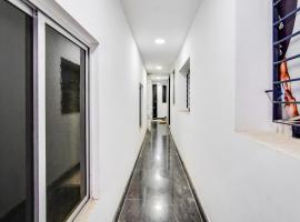 Hotel Kalaingar，位于Padappai的酒店