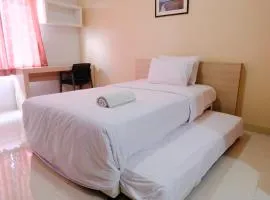 Great Deal Studio at Pinewood Apartment By Travelio