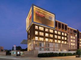 Ramada by Wyndham Gorakhpur Gorakhnath Mandir Road，位于戈勒克布尔的酒店