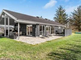 Nice Home In Juelsminde With Wifi
