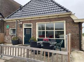 Fijne woning op hippische accommodatie aan de rand van Dokkum，位于多克姆的酒店