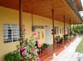 Finca San Juan de las Araucarias Ranch，位于圣罗莎德卡瓦尔的乡间豪华旅馆