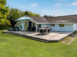 Amazing Home In Rudkøbing With Sauna，位于斯波斯比约的酒店