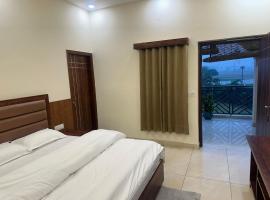 SS Farms Hotel & Resort，位于索尼帕特的度假村