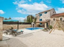 Awesome Home In Visnjan