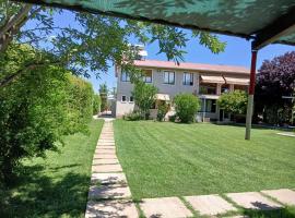 PATO BLANCO，位于卢汉德库约的带泳池的酒店