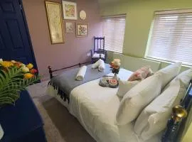 Dovetails, short drive from Alton Towers and Uttoxeter racecourse Games room with Wii and football table