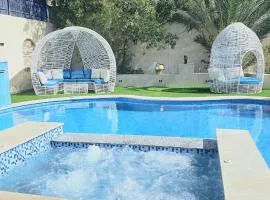 Luxury Royal Blue Family Villa 8pers private pool
