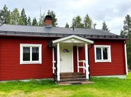 Stuga, lantligt lugnt läge med gott om parkering