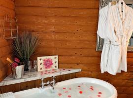 Kaoglen Doe-Feature Bathroom-Cairngorms-Pets Allowed，位于Balnald的酒店