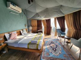Navira Hills - Glamping Dome in Rishikesh，位于瑞诗凯诗的酒店
