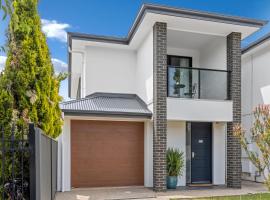 Entire 2 storey home in Tranmere，位于Campbelltown的酒店