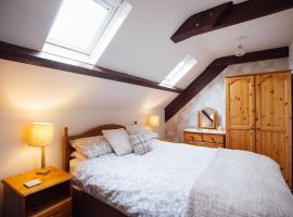 Oak Cottage at Scolton Cottages - Indoor pool，位于Haverfordwest的酒店